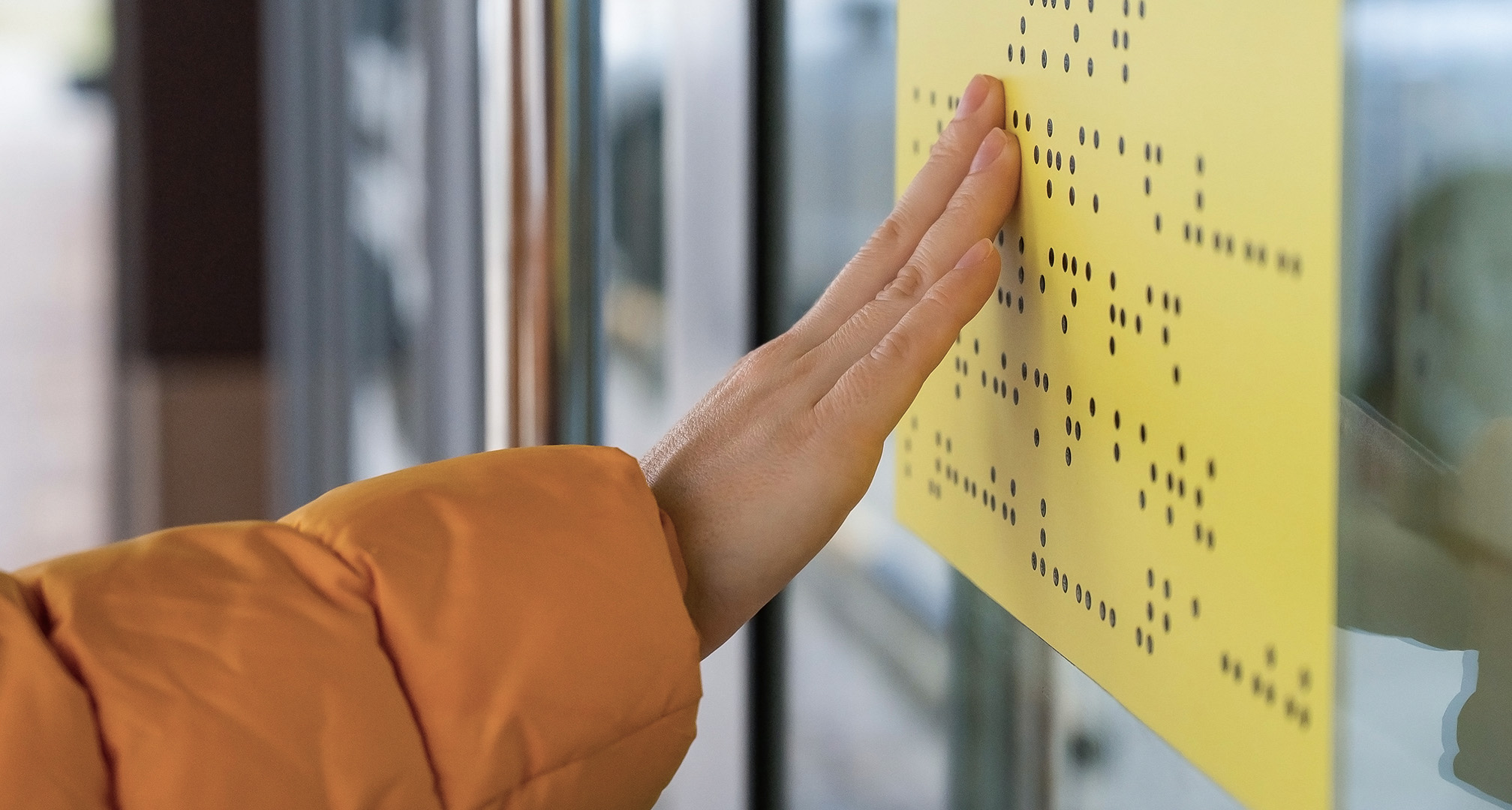 Čtení Braillova nápisu